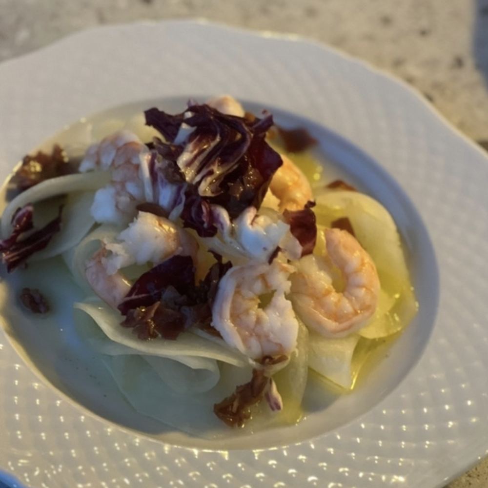 Bandnudeln mit Garnelen und Radicchio
