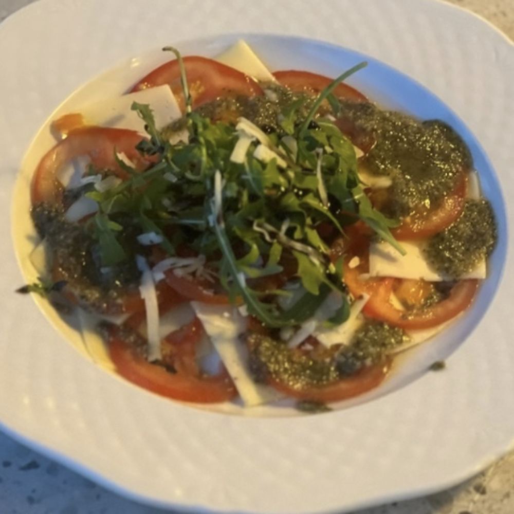 Tomate, Mozzarella und Rucola mit Pesto